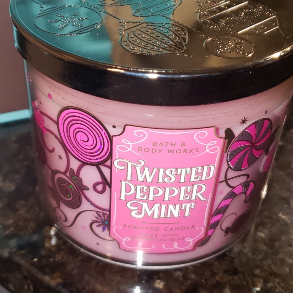 Twisted peppermint 3 wick